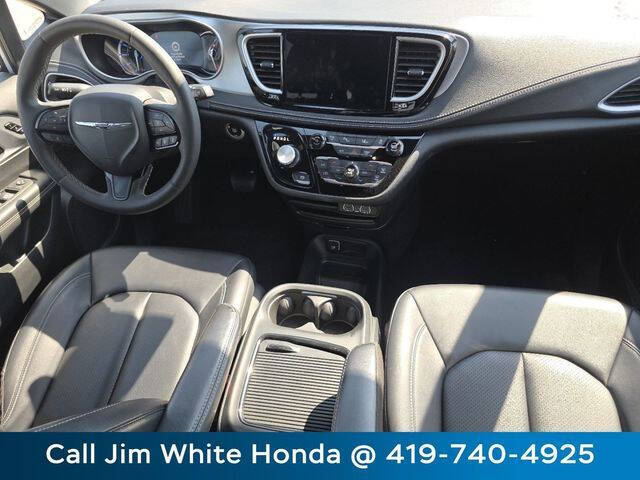 2024 Chrysler Pacifica Plug-In Hybrid Select