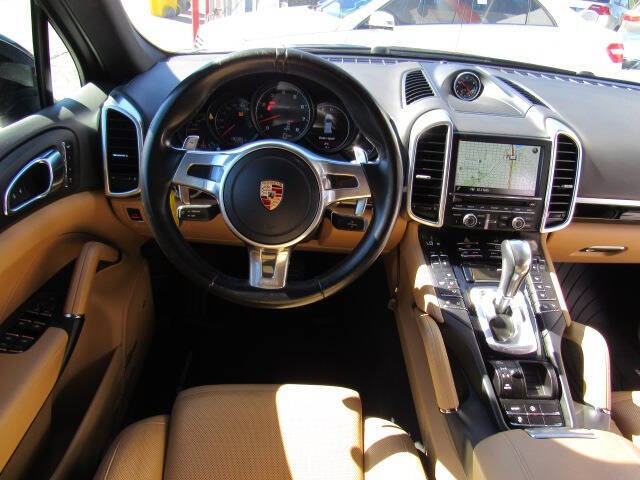 2014 Porsche Cayenne Platinum