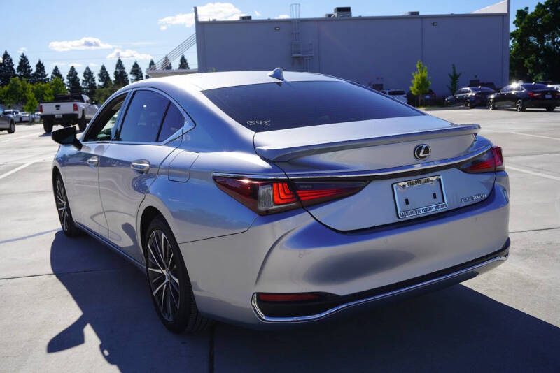 2025 Lexus ES 300h