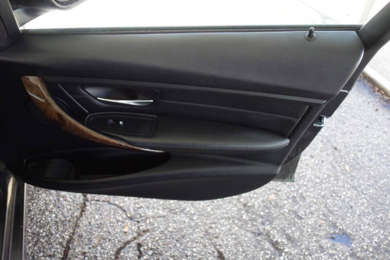 2013 BMW 3 Series 320i