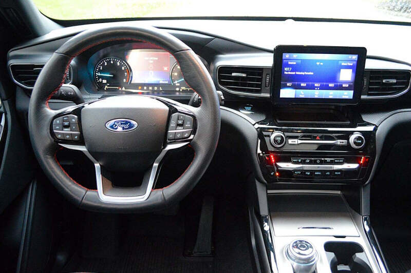 2024 Ford Explorer ST-Line