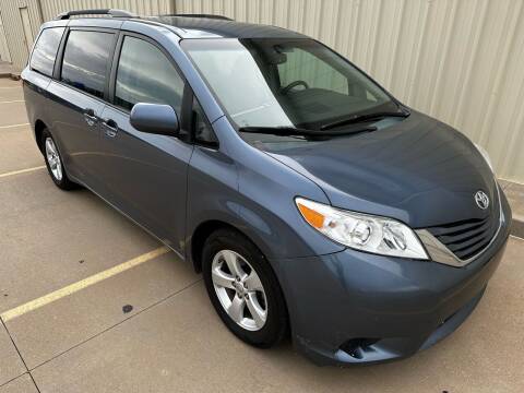 2015 Toyota Sienna for sale at Lauer Auto in Clearwater KS