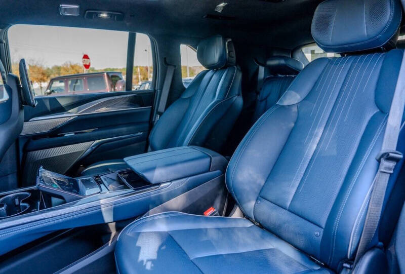 2025 Cadillac Escalade IQ Luxury 2