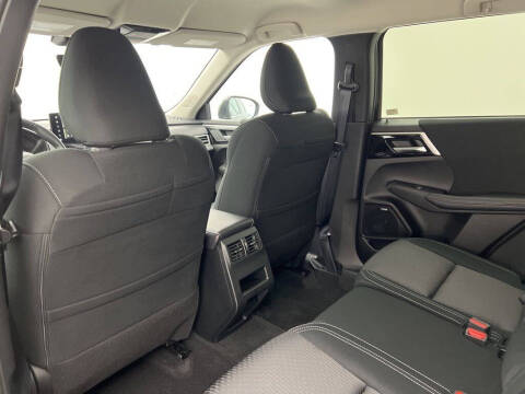 2025 Mitsubishi Outlander ES