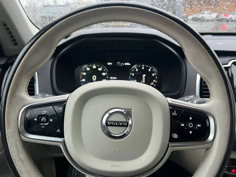 2016 Volvo XC90 T6 Momentum