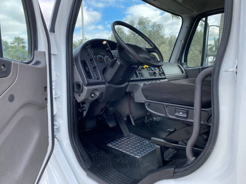 2015 Freightliner M2 106