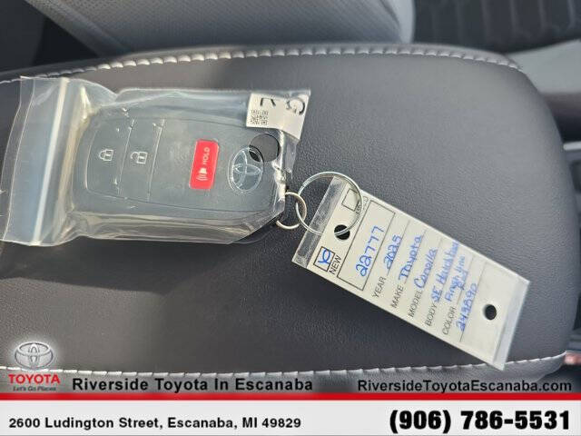 2025 Toyota Corolla Hatchback SE