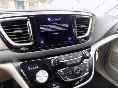 2017 Chrysler Pacifica Touring-L