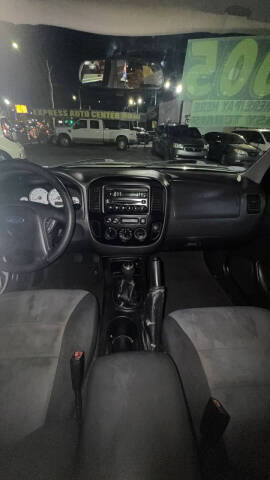 2005 Ford Escape XLS