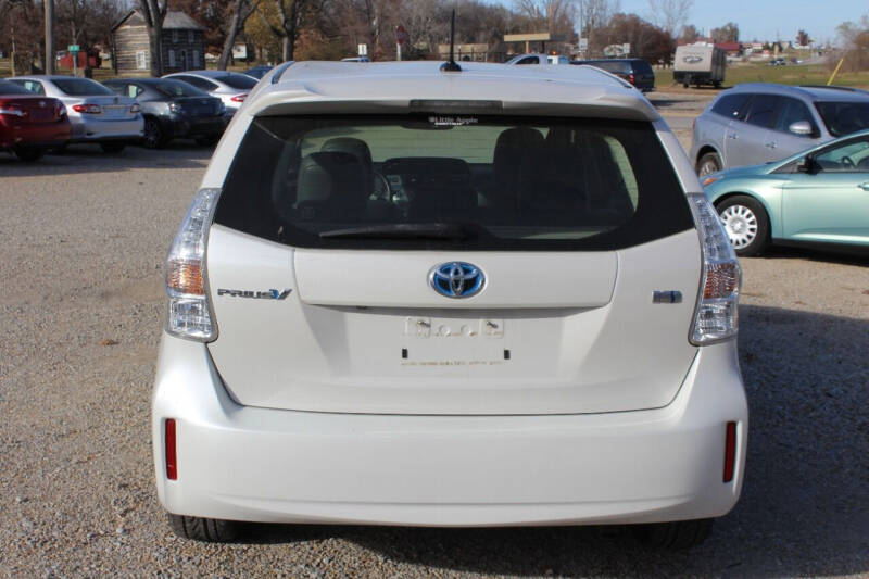 2013 Toyota Prius v Five