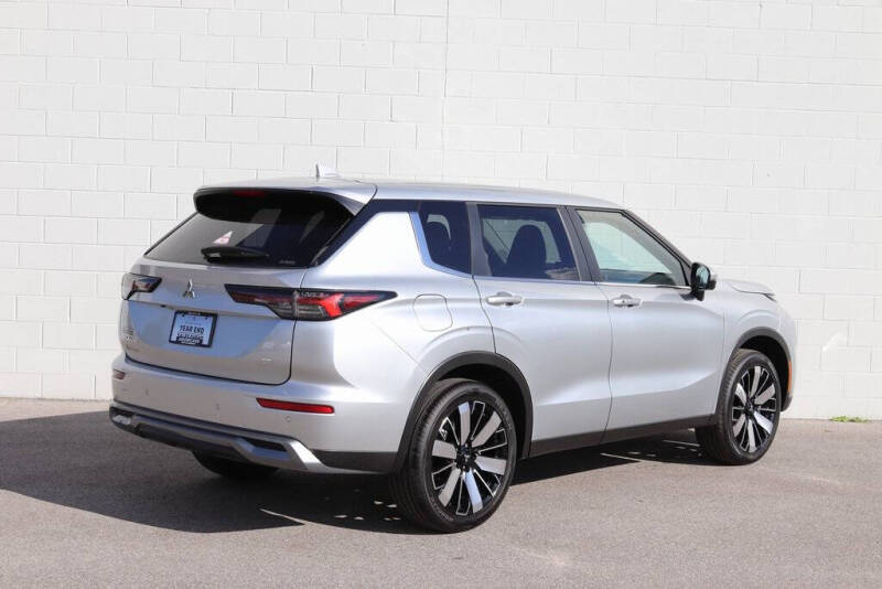 2025 Mitsubishi Outlander SE