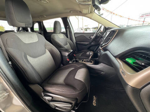 2015 Jeep Cherokee Sport