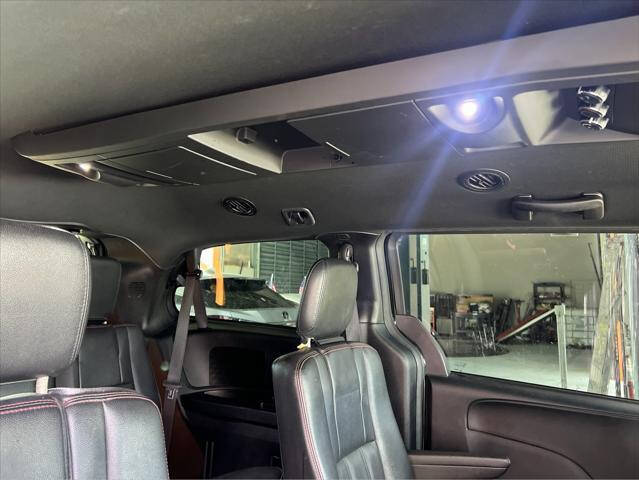 2016 Dodge Grand Caravan  - $15,999