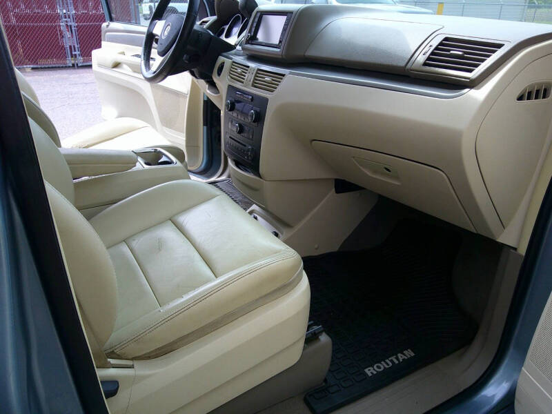 2009 Volkswagen Routan SEL