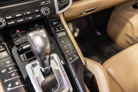 2017 Porsche Cayenne Platinum Edition