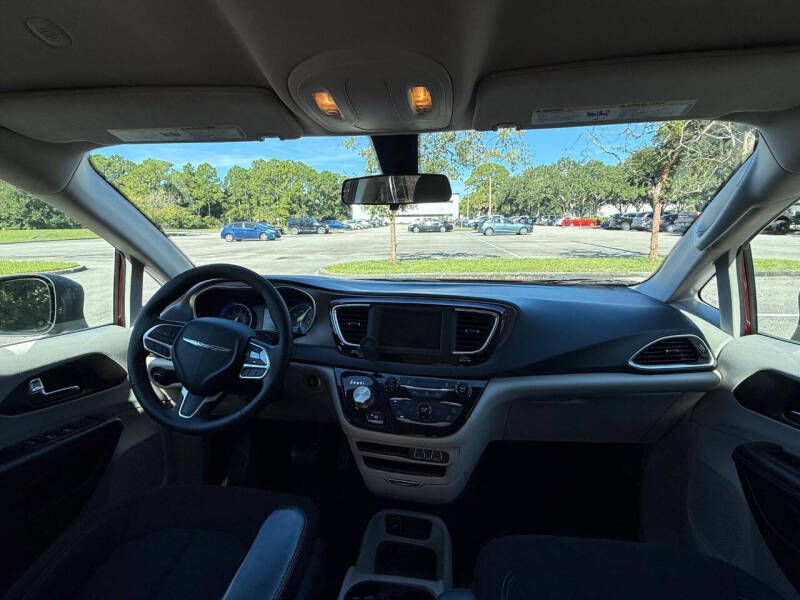 2021 Chrysler Voyager L