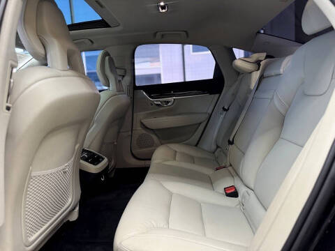 2017 Volvo S90 T6 Momentum