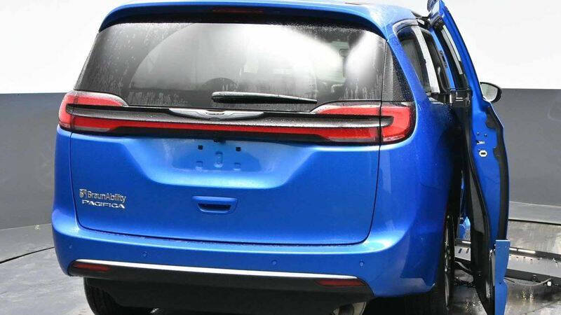 2026 Chrysler Pacifica Select