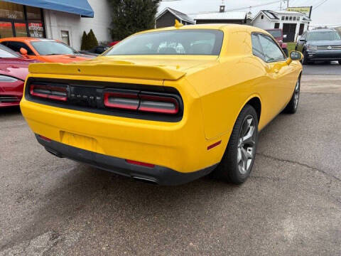 2017 Dodge Challenger SXT Plus