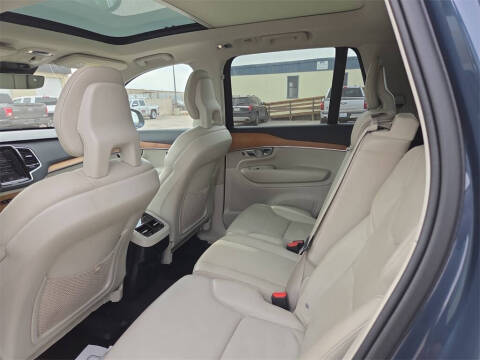 2021 Volvo XC90 T6 Momentum 7-Passenger