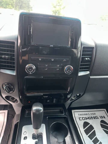 2013 Nissan Titan SV