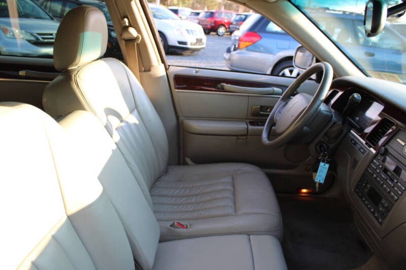 2005 Lincoln Town Car Signature