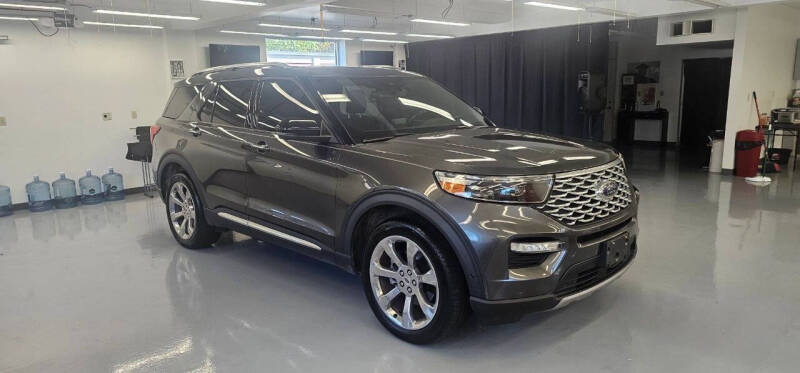 2020 Ford Explorer Platinum's photo