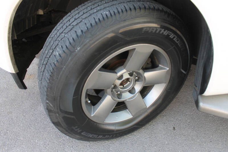 2005 Nissan Armada LE