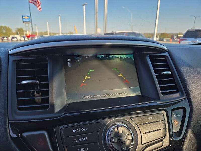 2019 Nissan Pathfinder S