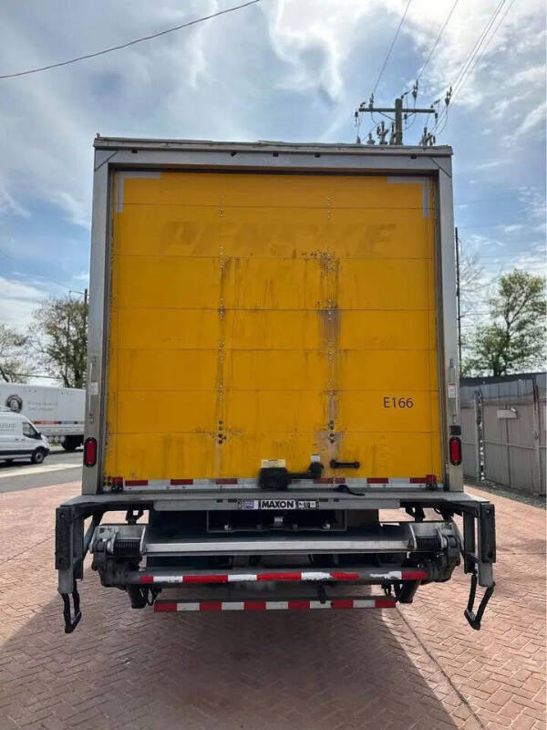 2019 Freightliner M2 106