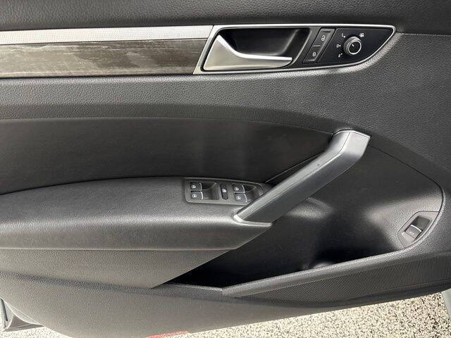 2016 Volkswagen Passat 1.8T SEL Premium