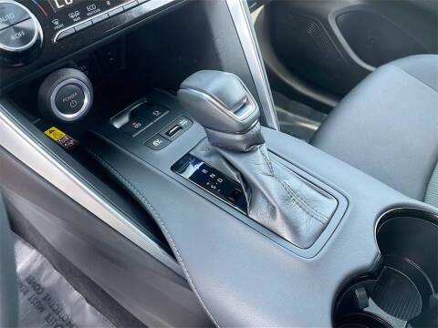 2024 Toyota Venza LE