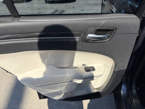 2018 Chrysler 300 Touring