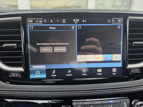 2026 Chrysler Pacifica Select