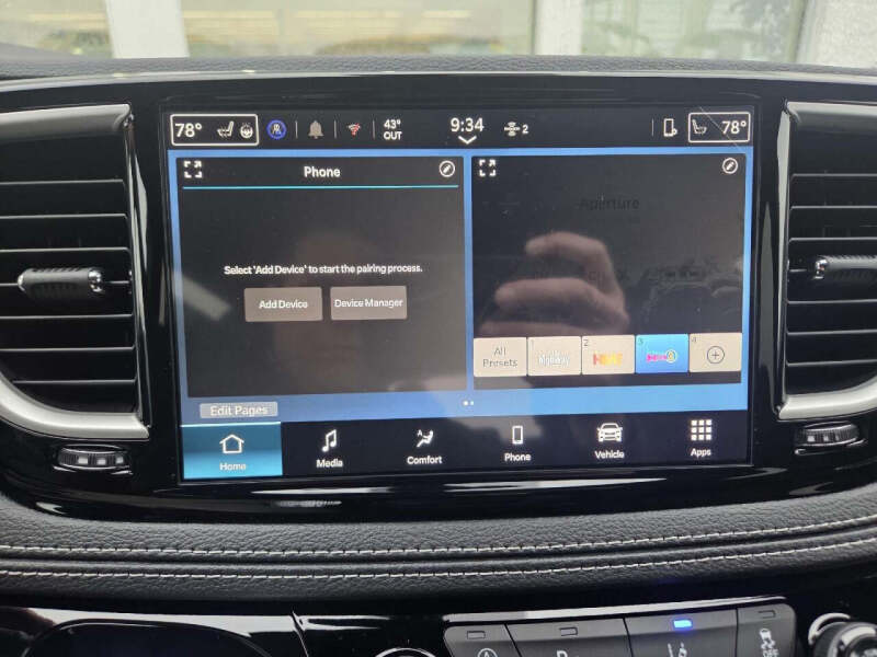 2026 Chrysler Pacifica Select