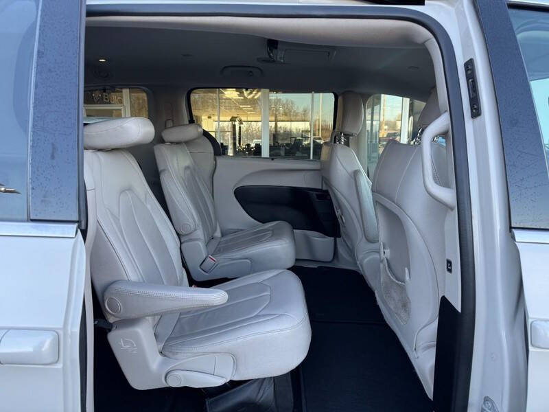 2017 Chrysler Pacifica Touring-L