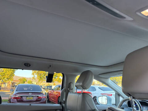 2020 Chrysler Pacifica Limited 35th Anniversary