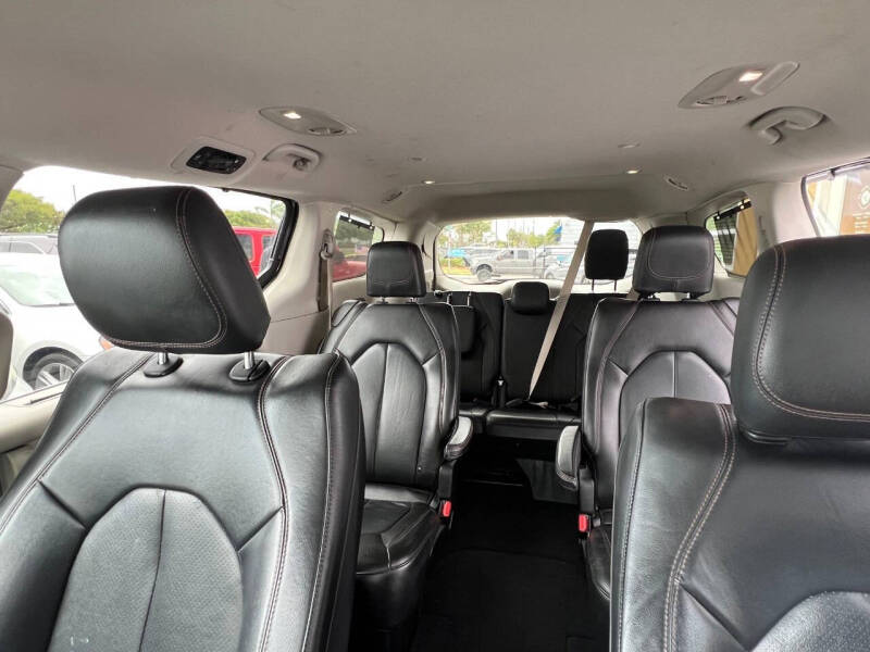 2020 Chrysler Pacifica Touring L