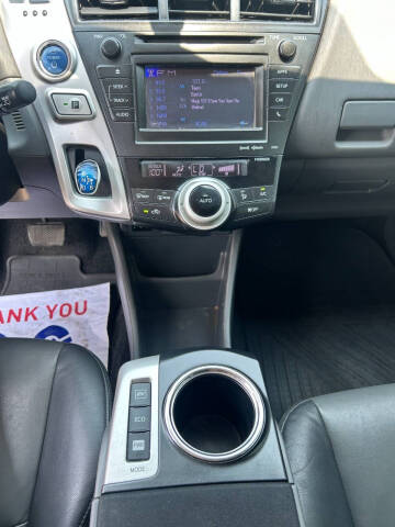 2013 Toyota Prius v Five