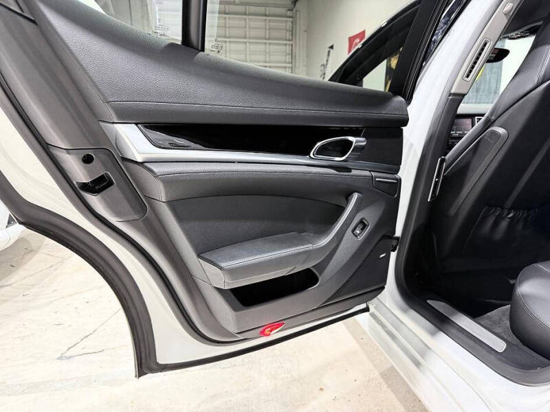 2016 Porsche Panamera