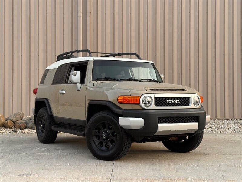 2012 Toyota FJ Cruiser Base photo 2