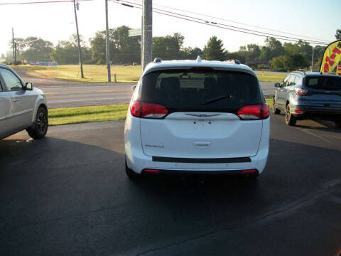 2017 Chrysler Pacifica Touring-L