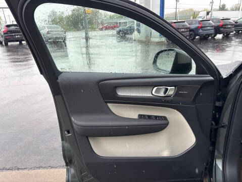 2026 Volvo XC40 B5 Plus