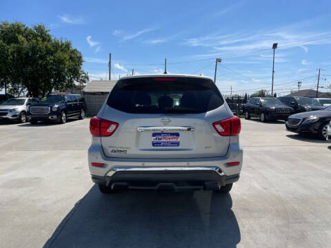 2017 Nissan Pathfinder SV