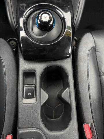 2022 Nissan LEAF SL PLUS