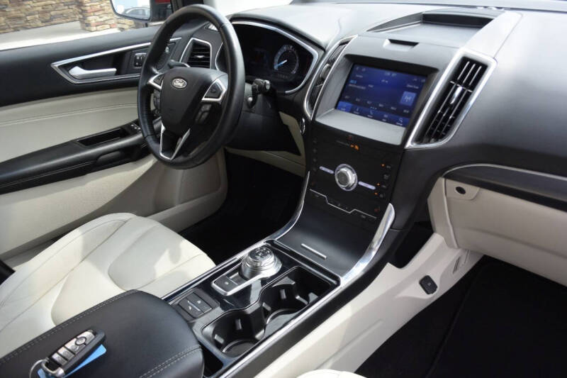 2020 Ford Edge Titanium