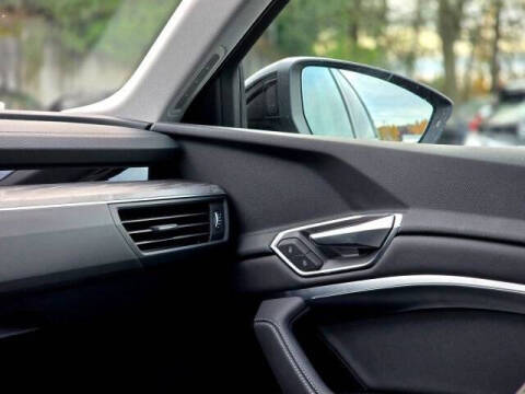 2022 Audi e-tron quattro Premium