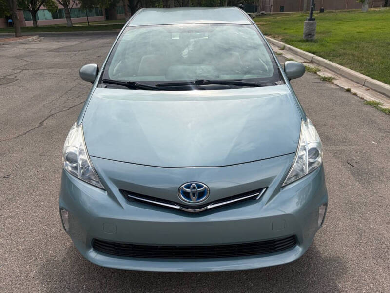 2014 Toyota Prius v Two