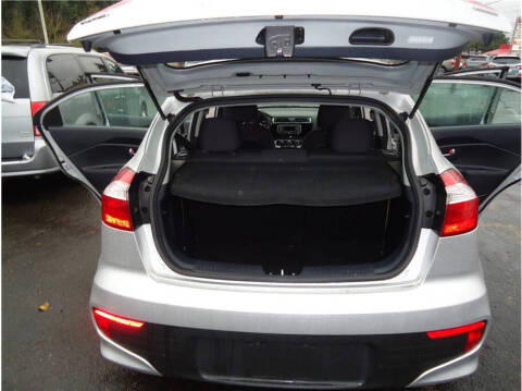 2016 Kia Rio 5-Door LX