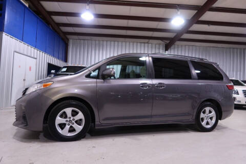 2018 Toyota Sienna for sale at SOUTHWEST AUTO CENTER INC in Houston TX